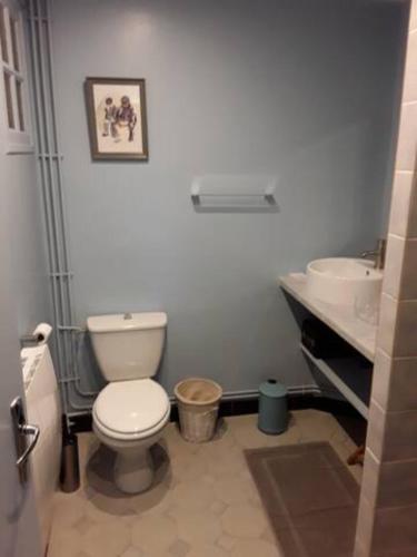 Gambar di galeri bagi Maison sur les bords de Vienne. di Queaux