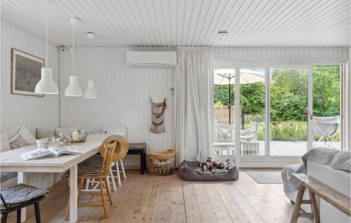 Χώρος καθιστικού στο Beautiful Home In Vejby With Wifi