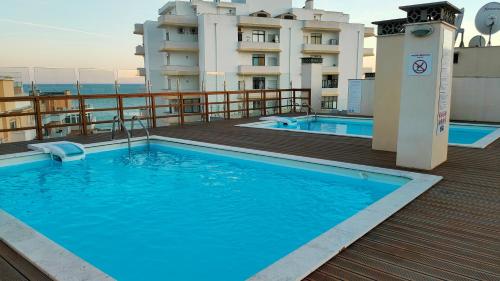 a swimming pool on the roof of a building at Cantinho do Sol - Sea view, Quiet, Cozy and Relaxing Flat in Armação de Pêra