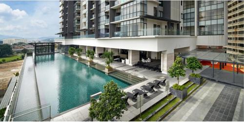 Utsikt mot bassenget på The Elements service apartment, Jalan Ampang eller i nærheten