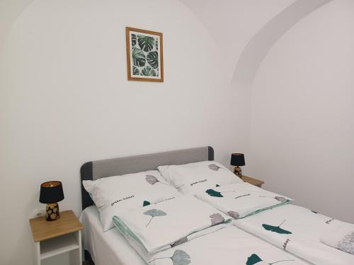 Posteľ alebo postele v izbe v ubytovaní RÁD-VÁR Apartmanház
