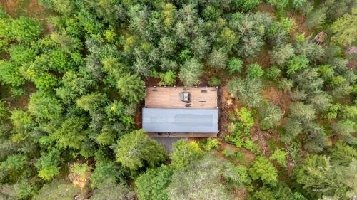 an aerial view of a building in the middle of a forest at Grend-hytte in Bø