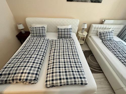 two beds sitting next to each other in a bedroom at Princess City Centre Apartment in Poprad