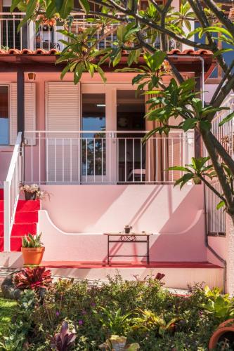 Casa Frangipani by an island apart