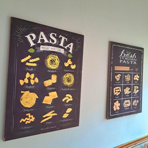 a sign for pasta hanging on a wall at Apt. cerca de la playa y airport in Málaga