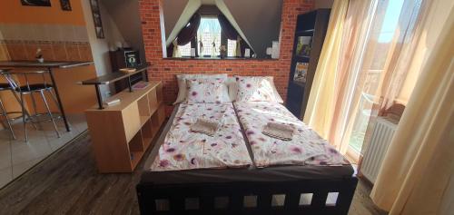 Ένα ή περισσότερα κρεβάτια σε δωμάτιο στο Baker Street Apartman