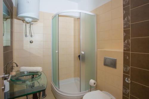 Et badeværelse på Amazing apartment**** with best sea view in Trogir