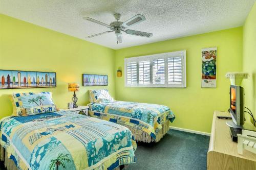 a bedroom with two beds and a ceiling fan at Gulfside Villas 6 in Clearwater Beach