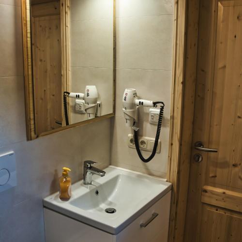 Ein Badezimmer in der Unterkunft Ferienhaus Siebenschläfer im Sandsteinidyll