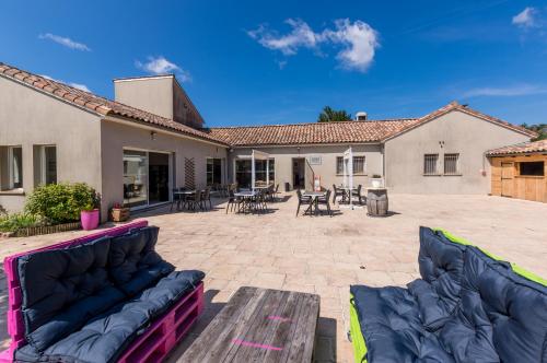 Χώρος καθιστικού στο Camping des Templiers - Le Caylar