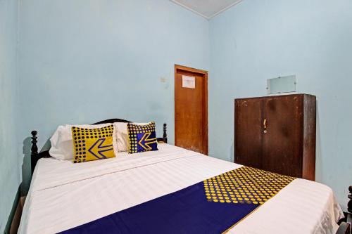 Кровать или кровати в номере SPOT ON 92763 Hotel Melati Sukoasih