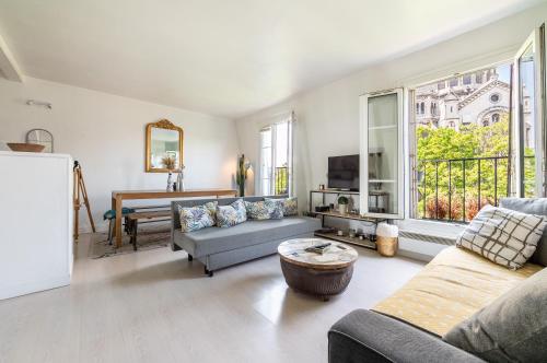 In front of The Sacre Cœur - 2 bedrooms with elevator
