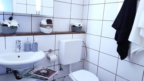 Bilik mandi di City Suite - 5 Min to HBF