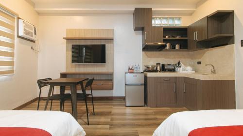 Köök või kööginurk majutusasutuses RedDoorz Plus @ Bez Tower and Residences San Juan