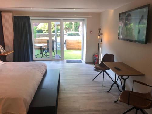 Postel nebo postele na pokoji v ubytování Hotel La Librairie