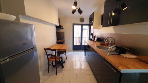 Grand loft de charme climatisé au cœur du vieux Sète, à 20 pas du canal