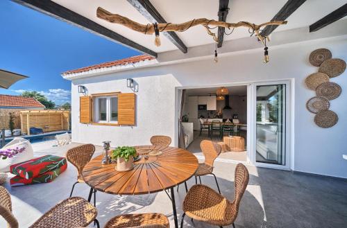 Porto Manera, summer house Sevid