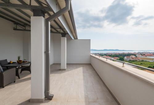 Zara Sunset Apartment