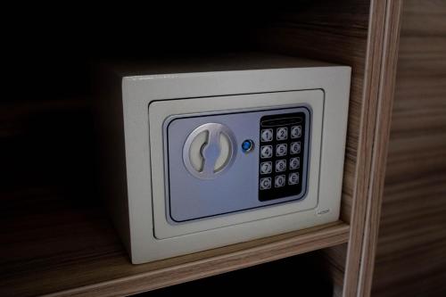 a white microwave oven sitting on a shelf at Modernes Studio mit großem Balkon, vollausgestatteter Küche und idealem Arbeitsplatz für Home Office in Gärtringen