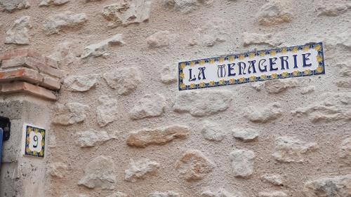 a sign on the side of a stone wall at La Ménagerie in Maigné