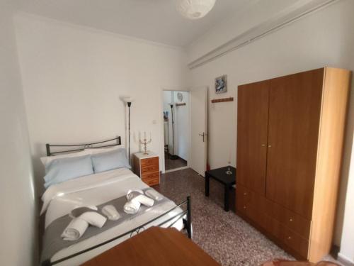 Ένα ή περισσότερα κρεβάτια σε δωμάτιο στο AB Preveza Apartments -Princess Vassiliki Downtown Swing Apartment