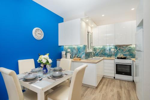 Artemis Bay Apartments near sea and airport