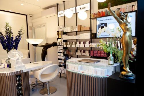 a cosmetics shop with a woman statue on a counter at Suite Aux Anges in Antwerp