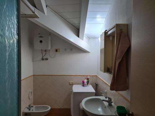 a bathroom with a sink and a mirror at Plaza Top floor apartment in Santa Maria