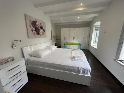 Lili Mar, 2-bedroom apartment with private parking
