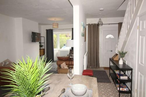 Et opholdsområde på Exceptional 3 Bed, Great Location in Ashby Ideal for Travellers, Short Holiday Stays And Contractors