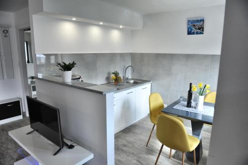 Nelly Apartment