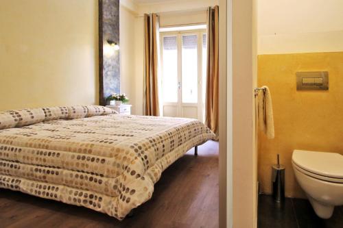 Un pat sau paturi într-o cameră la All'Operetta di Cagliari