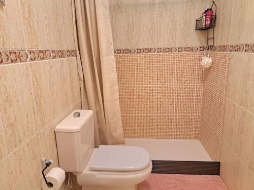 a bathroom with a white toilet and a shower at Las Teresitas Apartment in San Andrés