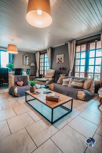 Χώρος καθιστικού στο Superbe Villa avec Piscine et vue sur le Village
