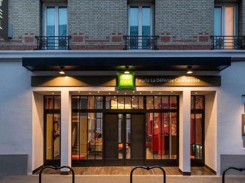 Η πρόσοψη ή η είσοδος του ibis Styles Paris La Défense Courbevoie