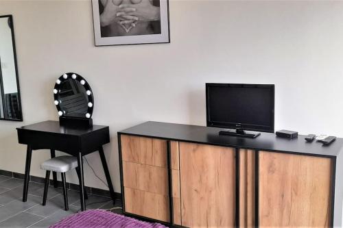 Studio 77, Héliopolis L au village naturiste