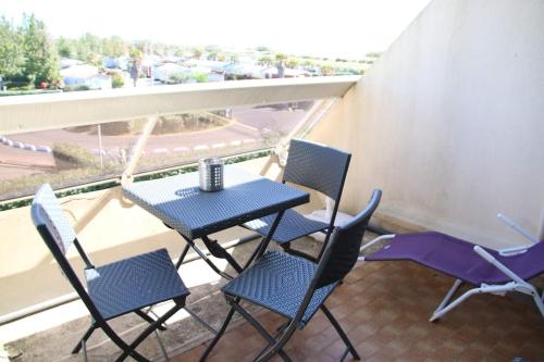 Studio 77, Héliopolis L au village naturiste