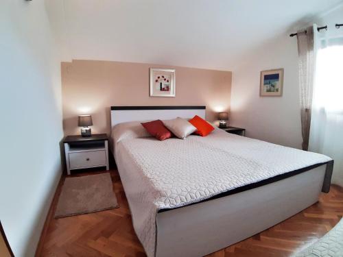 Apartments Zrinka