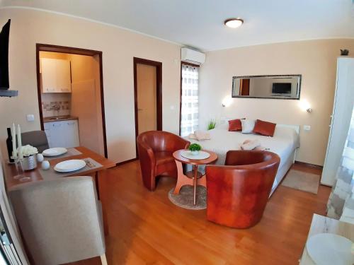 Apartments Zrinka