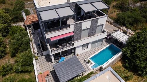 Apartment Nikita with Pool – Photos 2