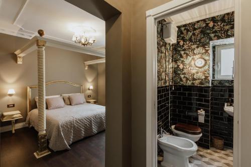 a bedroom with a bed and a bathroom at B&B Locanda della Vittoria in Catania