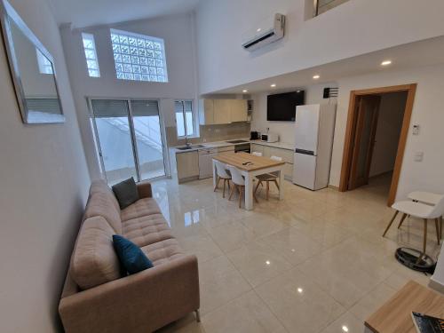 a large living room with a couch and a kitchen at Villa Alameda by Atlantichotels in Portimão
