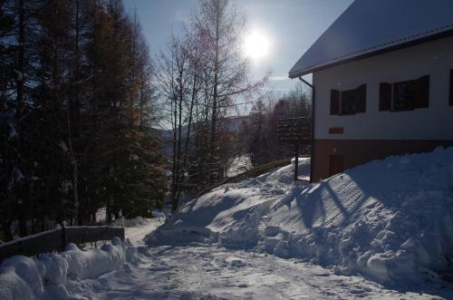 a snow covered road in front of a house at Zacisze na Wzgórzu in Zawoja