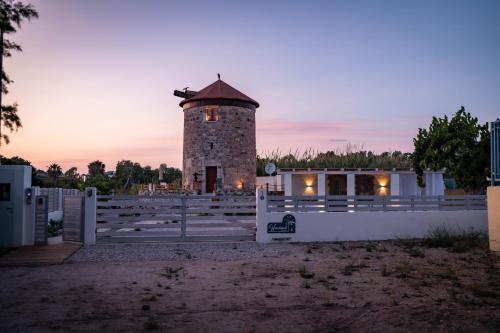 Φωτογραφία από το άλμπουμ του Traditional Windmill στη Λάμπη