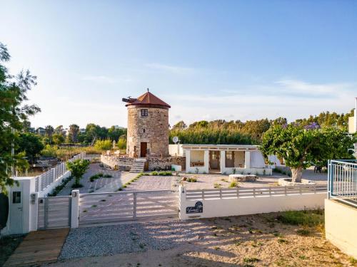 Φωτογραφία από το άλμπουμ του Traditional Windmill στη Λάμπη