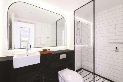 The Savoy Hotel on Little Collins Melbourne Image