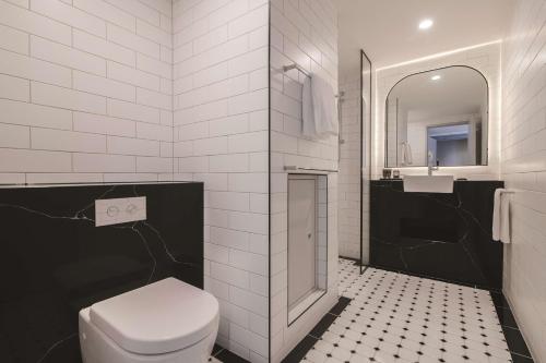 The Savoy Hotel on Little Collins Melbourne Image