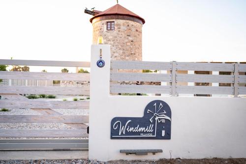 Sijil, anugerah, tanda atau dokumen lain yang dipamerkan di The Windmill Villa