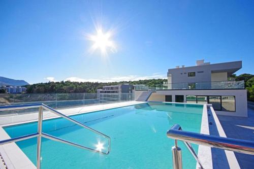 ATLANTIS LUX with pool