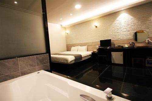 Gallery image of Seattle B Hotel in Busan